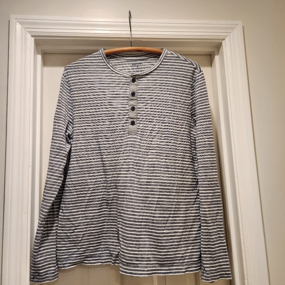 Express Mens Henly Size Medium